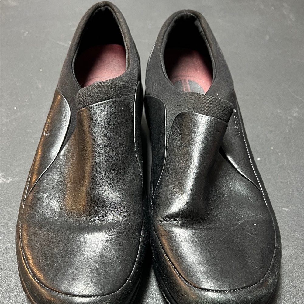 Black Leather Women’s Merrell Slip-On Shoes